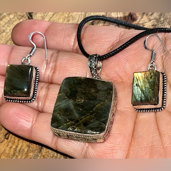 Labradorite Pendant & Earrings Set - Picture 1 of 13